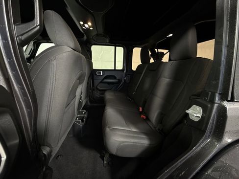 Used 2020 Jeep Wrangler Unlimited Sahara image 24