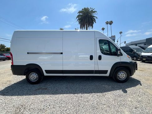 Used 2022 RAM ProMaster 2500 w/ Convenience Group FWD image 4
