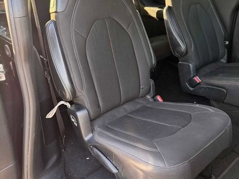 Used 2019 Chrysler Pacifica Touring Plus w/ S Appearance Package image 12