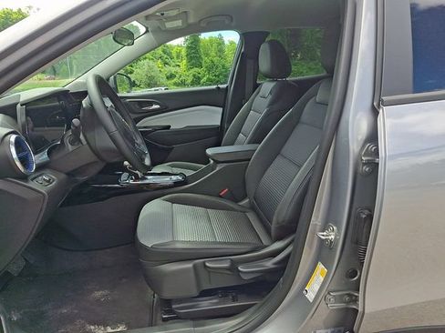 Used 2026 Chevrolet Trax LT w/ Driver Confidence Package FWD image 2