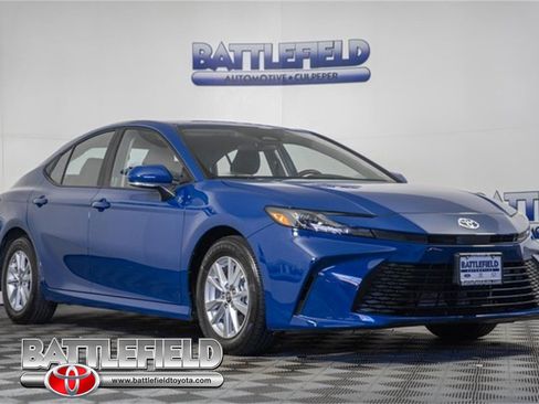 Certified 2025 Toyota Camry LE image 1