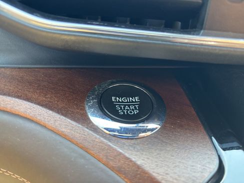 Used 2022 Ford Explorer King Ranch w/ Premium Technology Package image 15