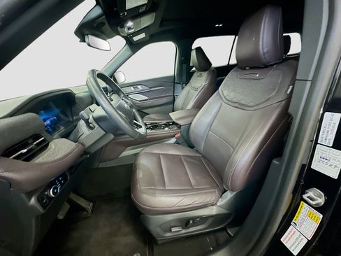 Used 2025 Ford Explorer Platinum w/ LUX Leather Package image 13