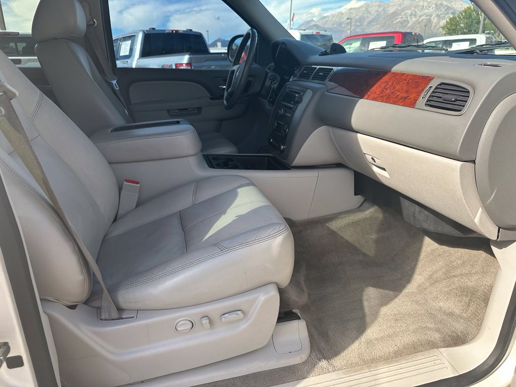 Used 2012 GMC Yukon XL SLT w/ SLT-2 Equipment Package AWD/4WD image 17