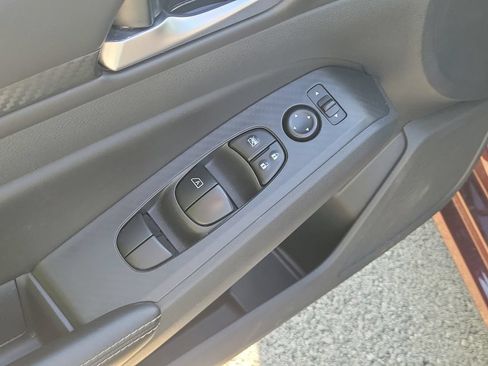 Used 2025 Nissan Altima 2.5 SV FWD image 18