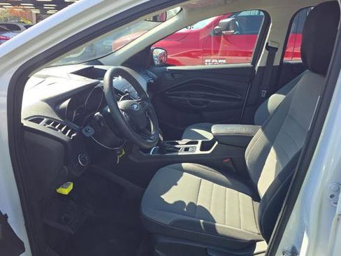 Used 2019 Ford Escape S image 7