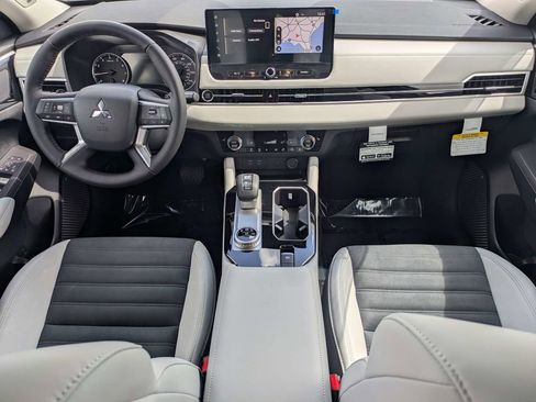 New 2026 Mitsubishi Outlander SE FWD image 14