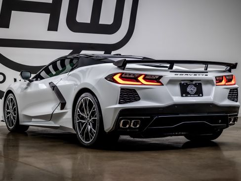 Used 2025 Chevrolet Corvette Stingray Premium Conv w/ Z51 Performance Package RWD image 25