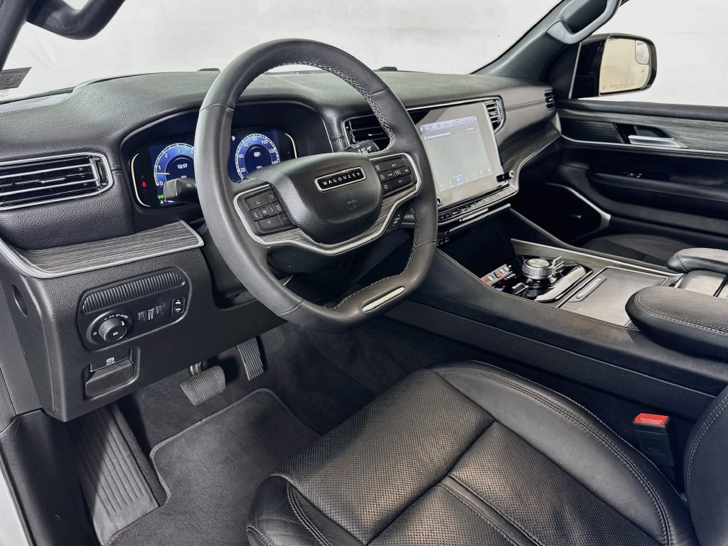 Used 2024 Jeep Wagoneer Series III AWD/4WD image 9