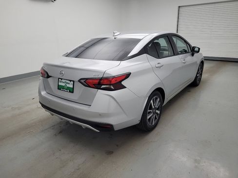 Used 2021 Nissan Versa SV FWD image 9