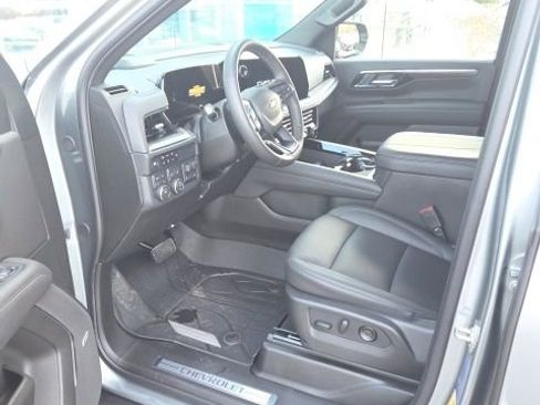 Used 2025 Chevrolet Tahoe LT w/ Comfort Package image 5