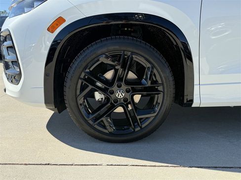 New 2026 Volkswagen Tiguan SE R-Line image 9