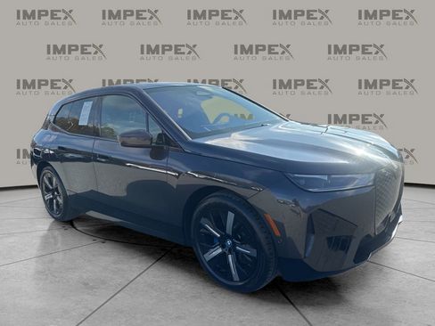 Used 2022 BMW iX xDrive50 w/ Premium Package image 7