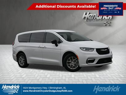 New 2026 Chrysler Pacifica Select