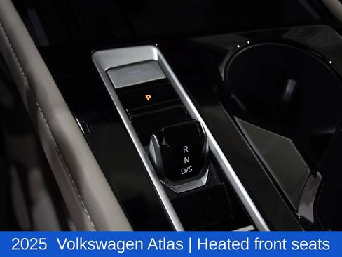 Used 2025 Volkswagen Atlas SE AWD/4WD image 25