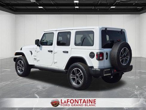 Used 2023 Jeep Wrangler Unlimited Sahara w/ Cold Weather Group AWD/4WD image 3