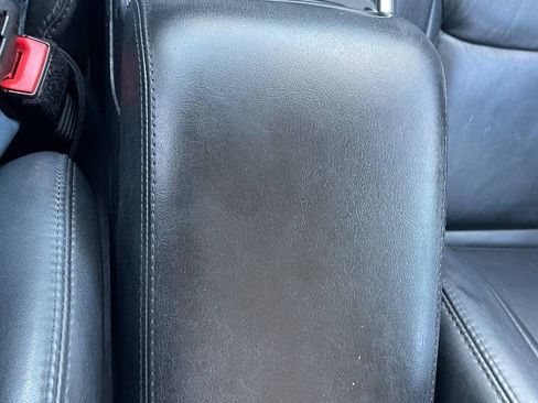 Used 2017 Chrysler 300 Limited RWD image 23