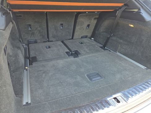 Used 2018 Bentley Bentayga Activity image 35