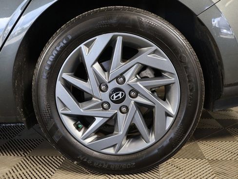 Used 2024 Hyundai Elantra SEL FWD image 17