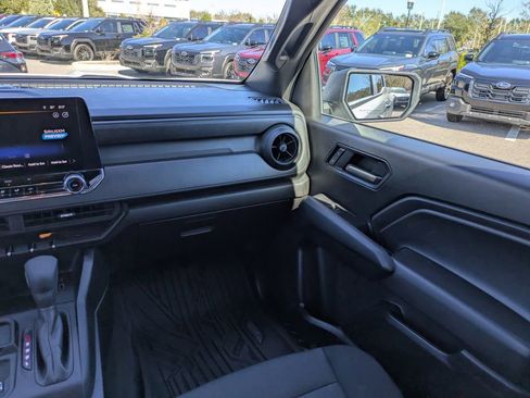 Used 2024 Chevrolet Colorado W/T image 16