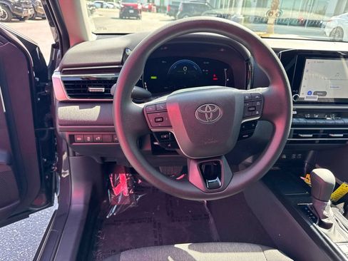 Used 2026 Toyota Camry LE w/ Convenience Package FWD image 14