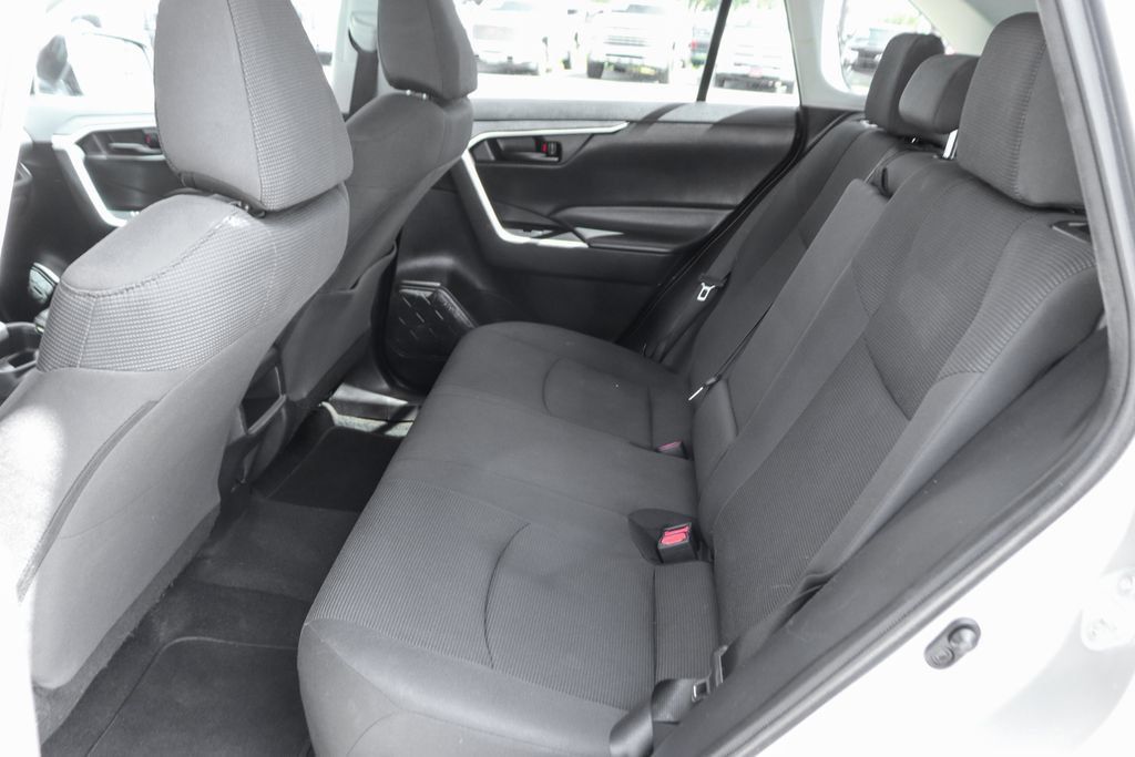Used 2021 Toyota RAV4 LE FWD image 31