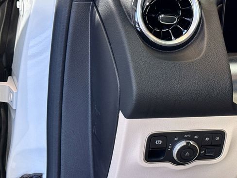 Used 2026 Mercedes-Benz GLB 250 image 10