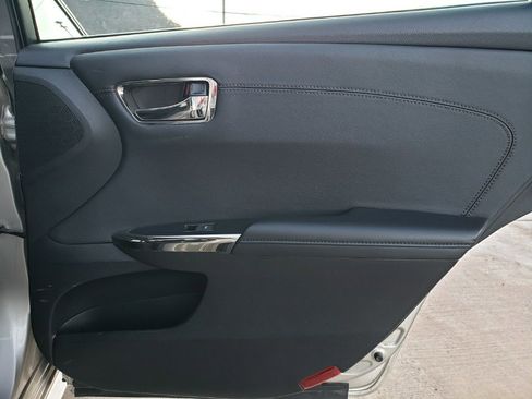 Used 2013 Toyota Avalon XLE image 14