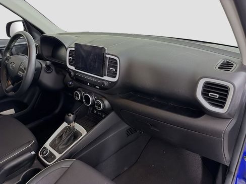 Used 2024 Hyundai Venue Limited image 29