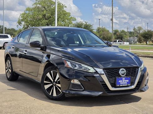 Used 2022 Nissan Altima 2.5 SV AWD/4WD image 2