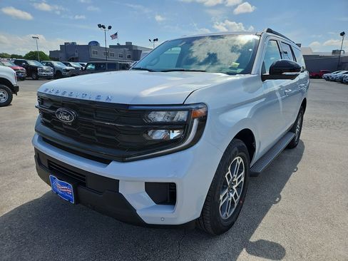 New 2026 Ford Expedition Active RWD image 4