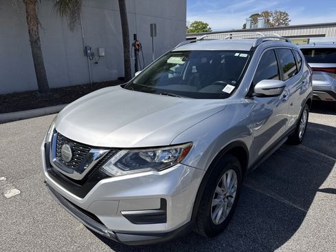 Used 2020 Nissan Rogue SV image 4