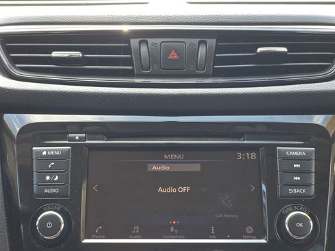 Used 2018 Nissan Rogue SV FWD image 16