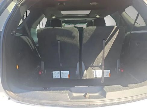 Used 2017 Ford Explorer XLT w/ Equipment Group 202A AWD/4WD image 11