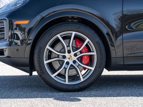 Used 2024 Porsche Cayenne S image 11