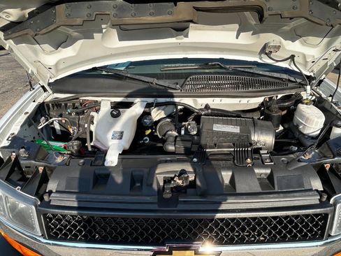 Used 2018 Chevrolet Express 3500 Extended w/ Driver Convenience Package image 10