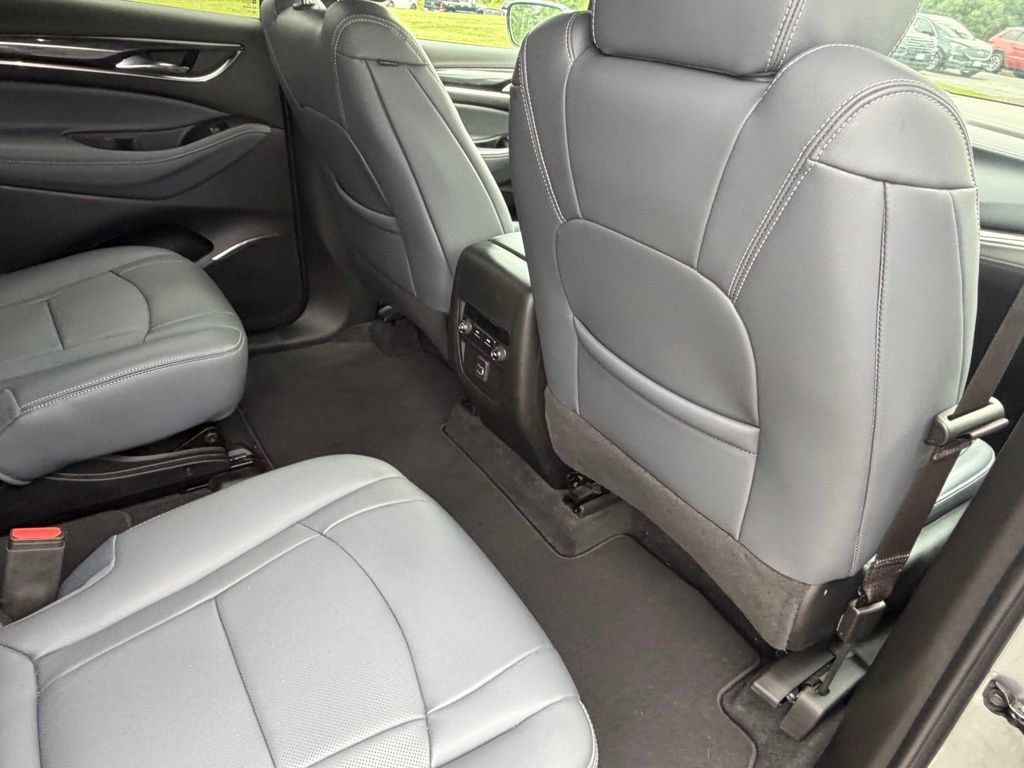 Used 2024 Buick Enclave Essence AWD/4WD image 41