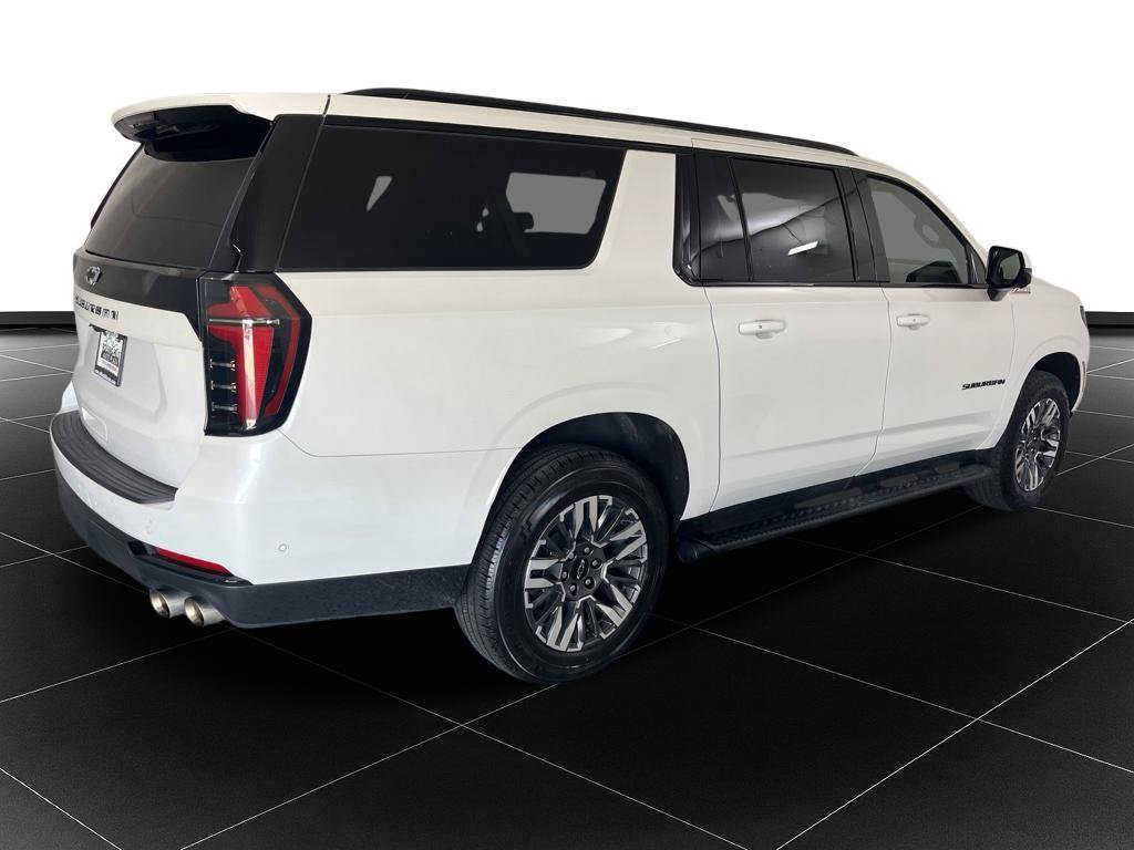 Used 2025 Chevrolet Suburban Z71 AWD/4WD image 5