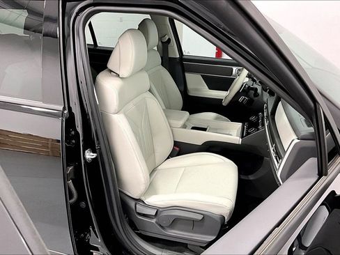 Used 2025 Hyundai Santa Fe SEL FWD image 9
