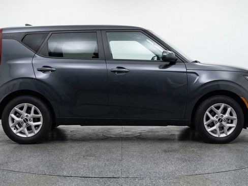 Used 2025 Kia Soul LX w/ LX Technology Package image 11