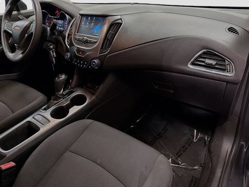 Used 2017 Chevrolet Cruze LT FWD image 29