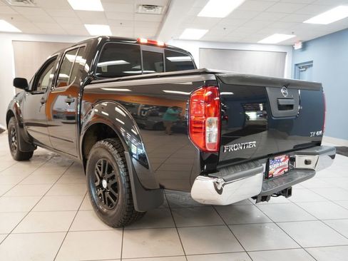 Used 2021 Nissan Frontier SV w/ SV Utility Package AWD/4WD image 3