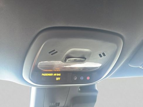 Used 2025 Chevrolet Trax RS w/ Driver Confidence Package image 30