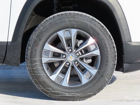 New 2026 Chevrolet Equinox LT w/ Safety and Technology Package FWD image 17