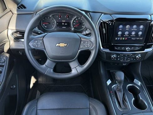 Used 2023 Chevrolet Traverse LT image 12