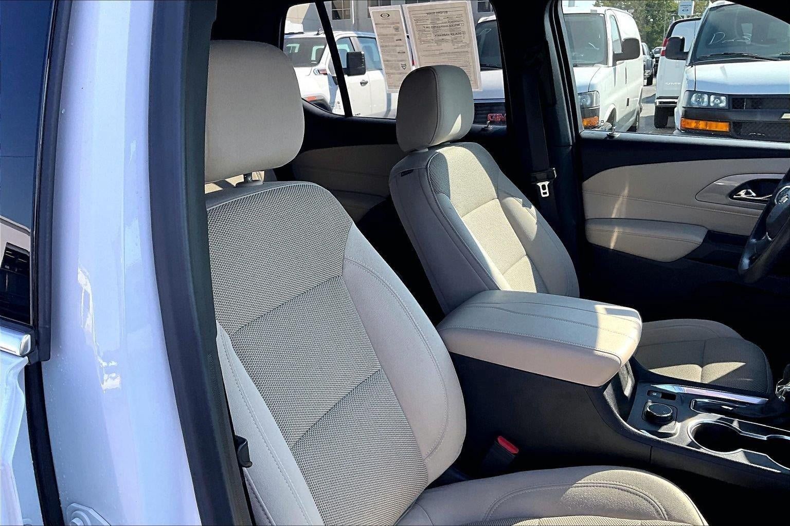Used 2022 Chevrolet Traverse LS AWD/4WD image 7
