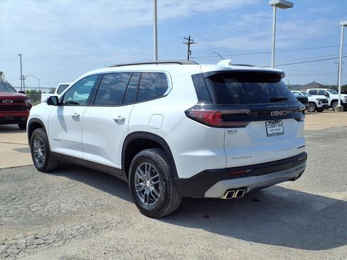 Used 2025 GMC Acadia Elevation image 2