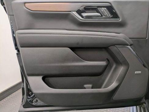 Used 2026 GMC Yukon XL Denali w/ Sun & Power Step Package AWD/4WD image 8
