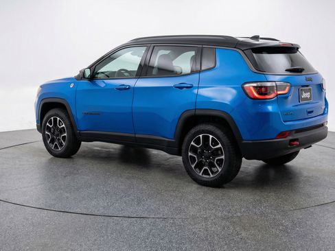 Used 2025 Jeep Compass Trailhawk AWD/4WD image 6