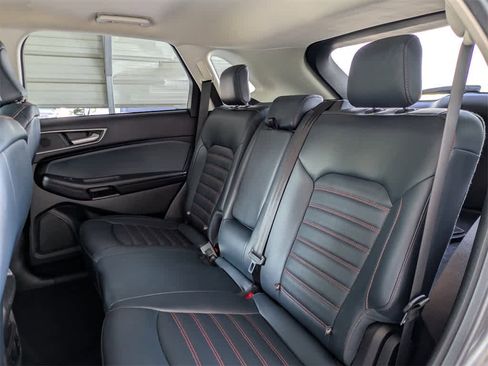 Used 2023 Ford Edge SEL w/ Sport Appearance Package image 18